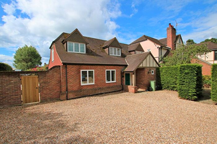 3 Bedroom Semi-Detached House To Rent In Waterloo Road, Wokingham, RG40