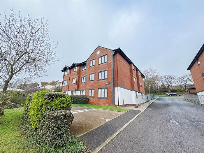 2 Bedroom Flat To Rent In De La Warr Road, Bexhill-On-Sea, TN40