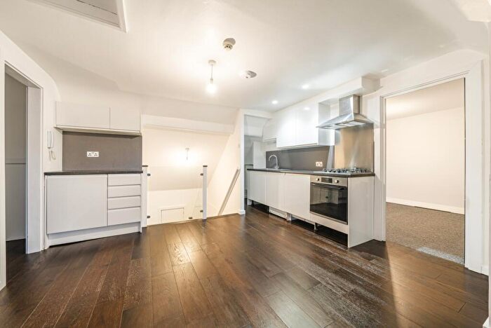 2 Bedroom Flat To Rent In Holmesdale Road, London, SE25