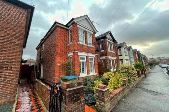 2 Bedroom Property To Rent In Charlton Road, Southampton, SO15