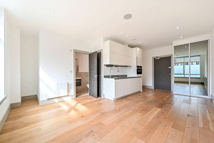 Studio To Rent In Zenith House, Harringay, London, N15