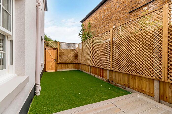 2 Bedroom Detached House To Rent In Pantile Road, Weybridge, KT13