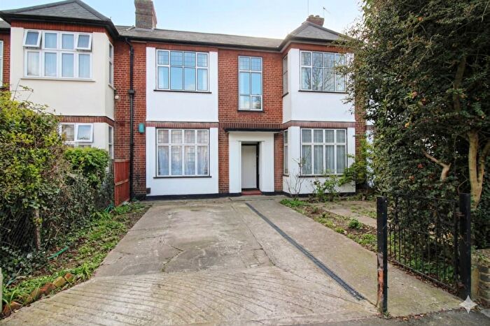 2 Bedroom Flat To Rent In Kildowan Road, Ilford, London, IG3