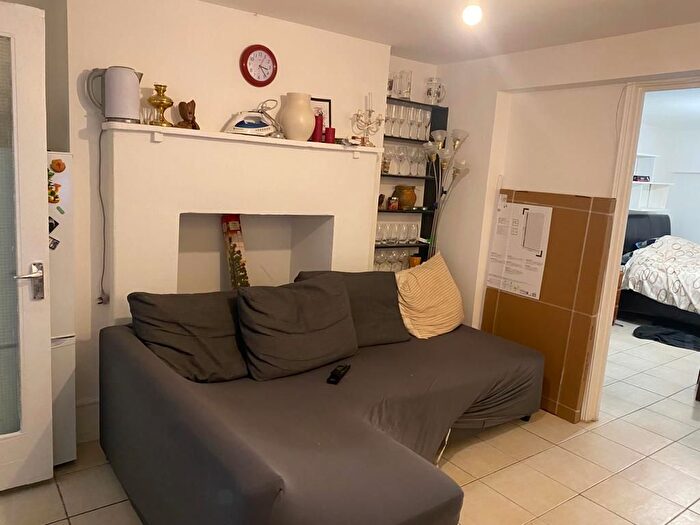 2 Bedroom Flat To Rent In Acre Lane, Brixton, SW2