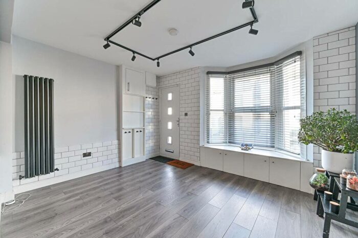 3 Bedroom Semi-Detached House To Rent In Harrisons Rise, Croydon, CR0