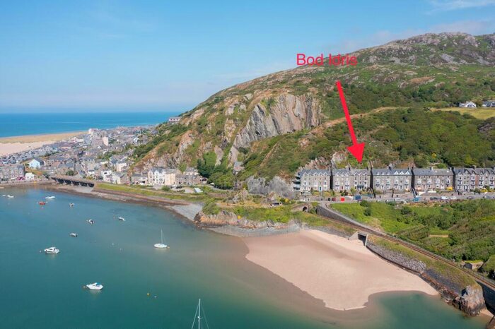 9 Bedroom Semi-Detached House For Sale In Porkington Terrace, Barmouth, LL42
