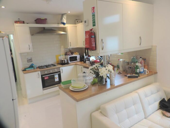 6 Bedroom Terraced House To Rent In North Road, Cardiff, CF14