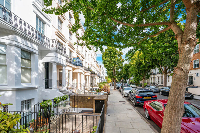 2 Bedroom Flat To Rent In Belgrave Gardens, St John's Wood, London, NW8