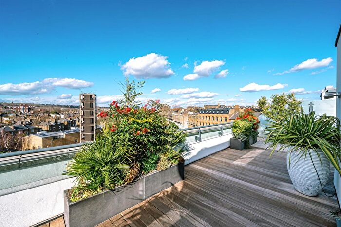 3 Bedroom Flat To Rent In Highgate Road, London, NW5