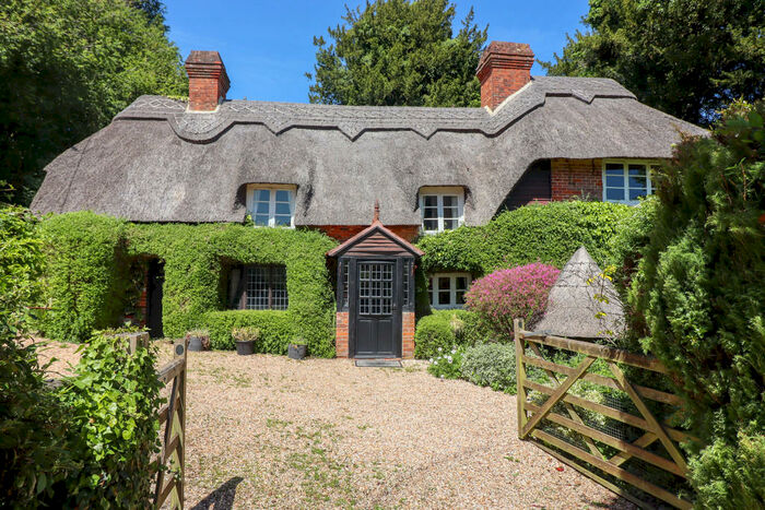 4 Bedroom Detached House For Sale In Itchen Stoke, Alresford, SO24