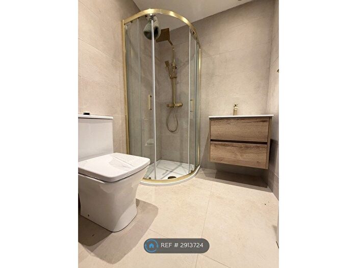 2 Bedroom Flat To Rent In Bramley Lane, Halifax, HX3
