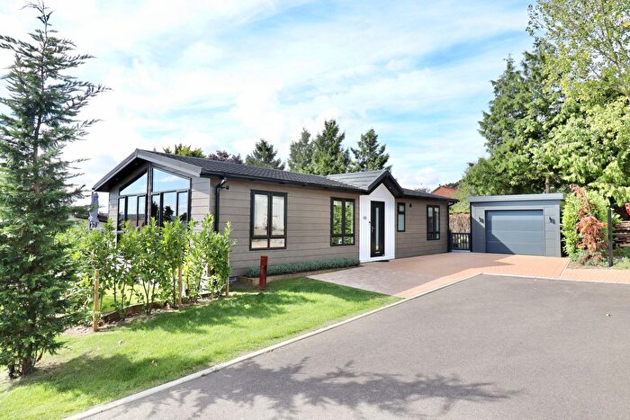 2 Bedroom Mobile/park Home For Sale In Tye's Close, Ludford, Market Rasen, LN8