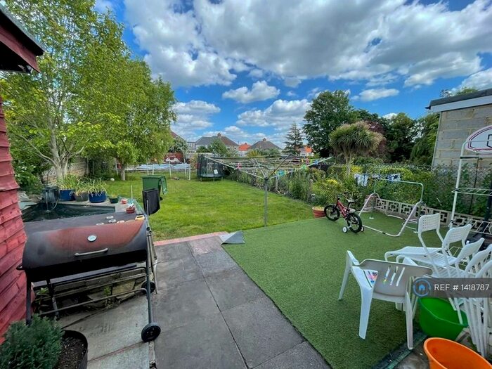 3 Bedroom Semi-Detached House To Rent In Kenilworth Avenue, Romford, RM3