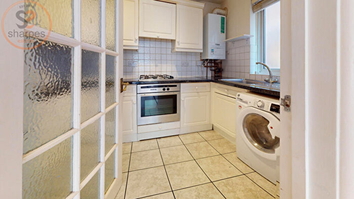 2 Bedroom Flat To Rent In Acacia House, Kingston Road, New Malden, London, KT3