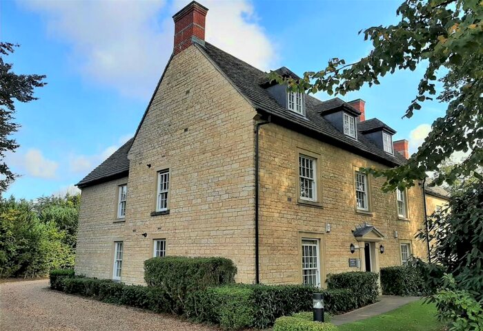 2 Bedroom Apartment To Rent In Chichester House, Woodgreen, Witney, OX28