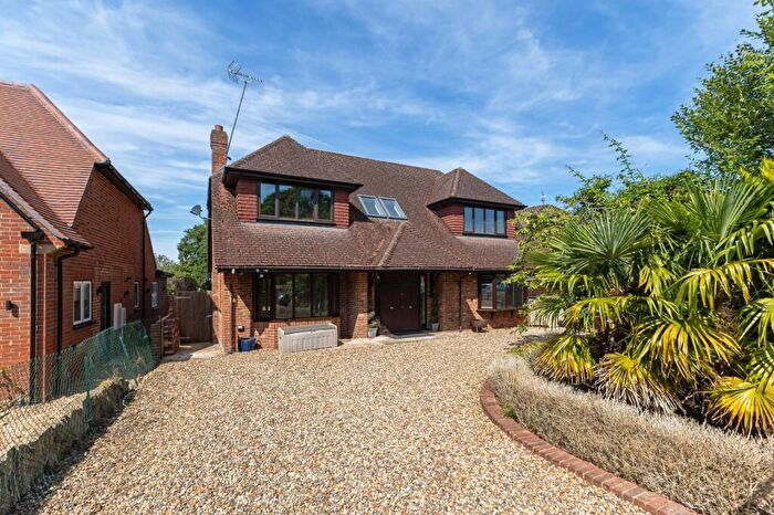 4 Bedroom Detached House For Sale In Holywell Road, Studham, Dunstable, Bedfordshire, LU6