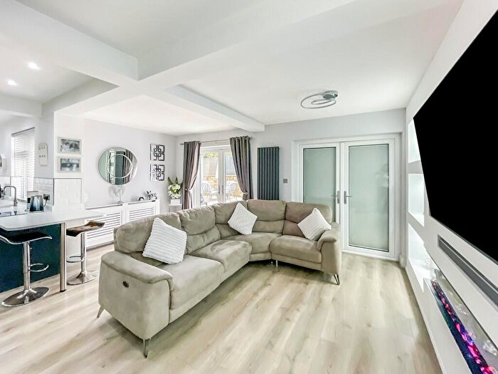 3 Bedroom Detached Bungalow For Sale In Windhill Old Road, Bradford, West Yorkshire, BD10