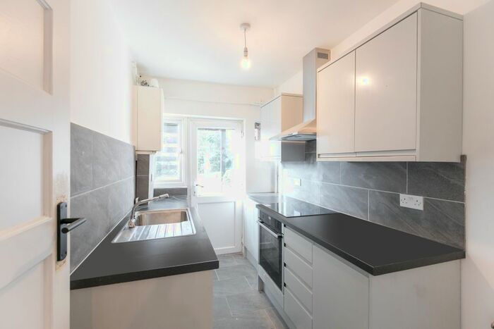 2 Bedroom Flat To Rent In Selhurst Road, London, SE25
