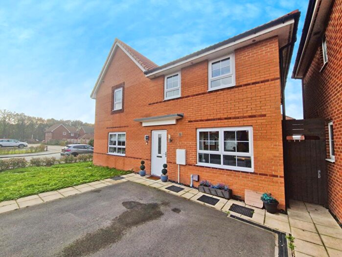 3 Bedroom Semi Detached House For Sale In Davy Road, Rossington, Doncaster, DN11