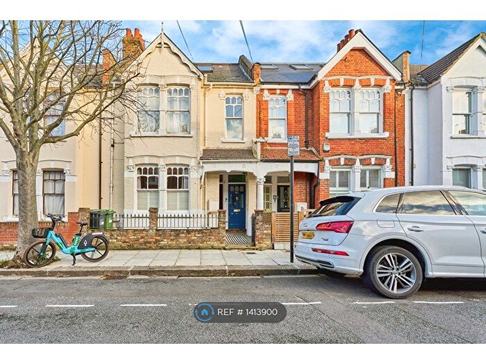 2 Bedroom Maisonette To Rent In Collingbourne Road, London, W12