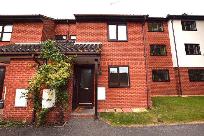 1 Bedroom Flat To Rent In Manor Road, Waltham Abbey, EN9