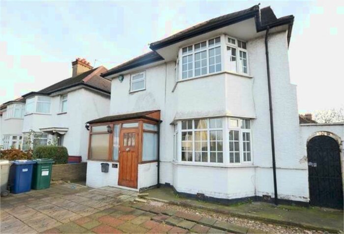 4 Bedroom Detached House To Rent In The Vale, London, NW11