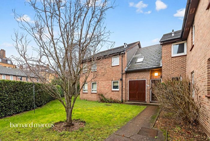 Studio For Sale In Westcott Road, London, SE17