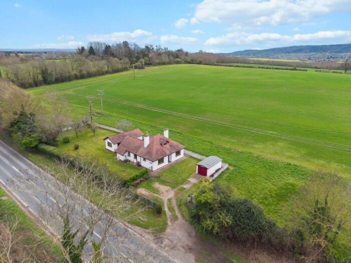 3 Bedroom Detached House For Sale In Evesham Road, Wick, WR10