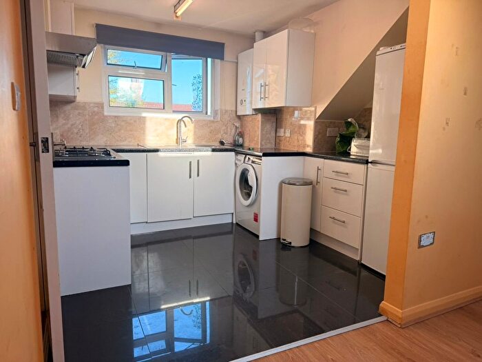 2 Bedroom Flat To Rent In Dartmouth Road, London, NW4