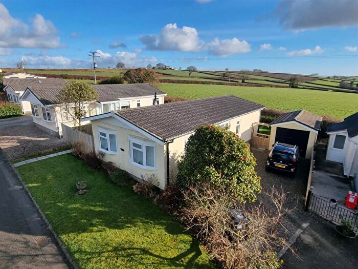 Park Home For Sale In Trevadlock Hall Park, Congdons Shop, Launceston, PL15