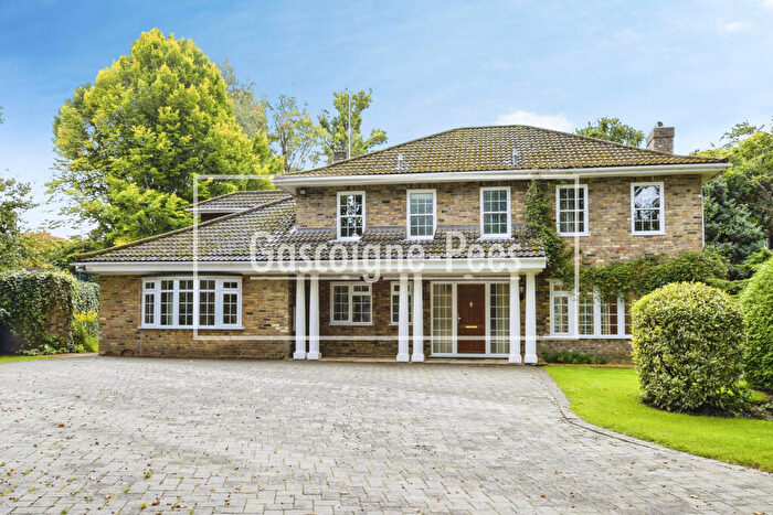 5 Bedroom Detached House To Rent In West Byfleet, KT14