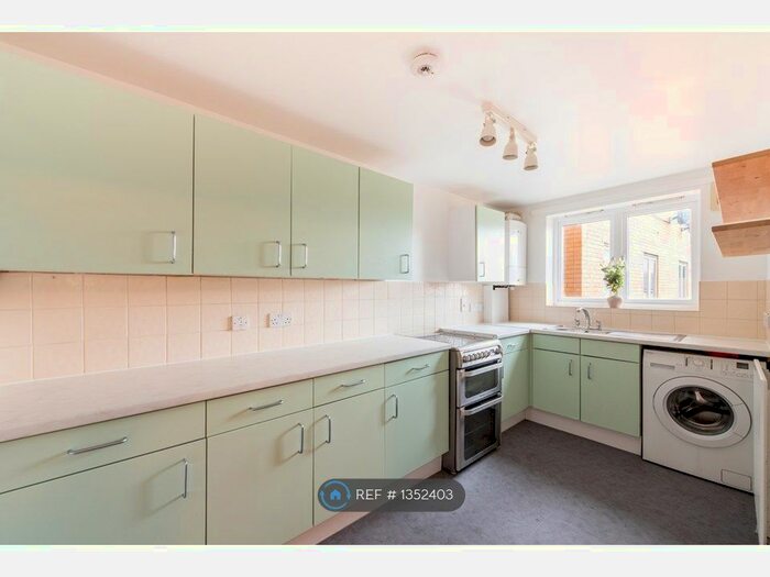 2 Bedroom Flat To Rent In Eastway, London, E9