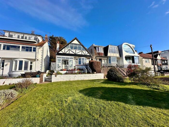 2 Bedroom Detached House For Sale In Undercliff Gardens, Leigh-On-Sea, SS9