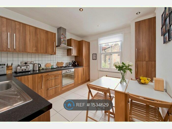 2 Bedroom Flat To Rent In Southfields, London, SW19