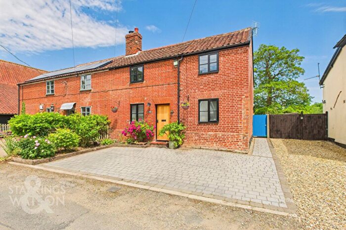 3 Bedroom Semi-Detached House For Sale In The Street, Tibenham, Norwich, NR16