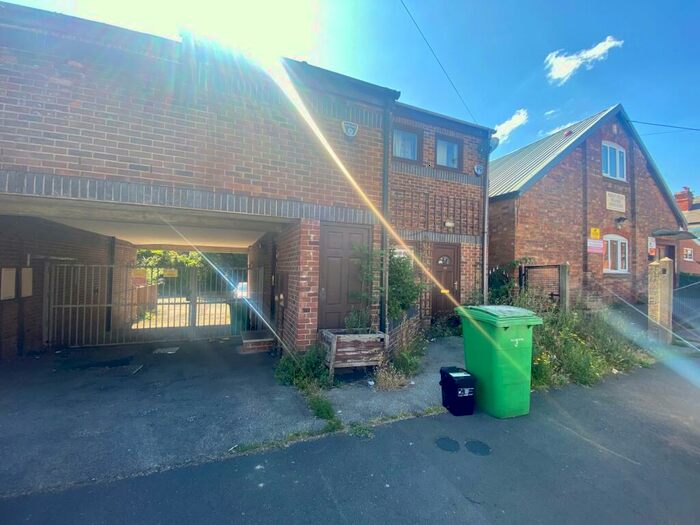 2 Bedroom Flat To Rent In Russell Road, Forest Fields, NG7