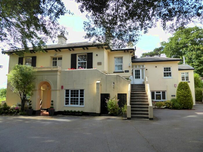 2 Bedroom Flat To Rent In Ridgeway Road, Torquay, TQ1