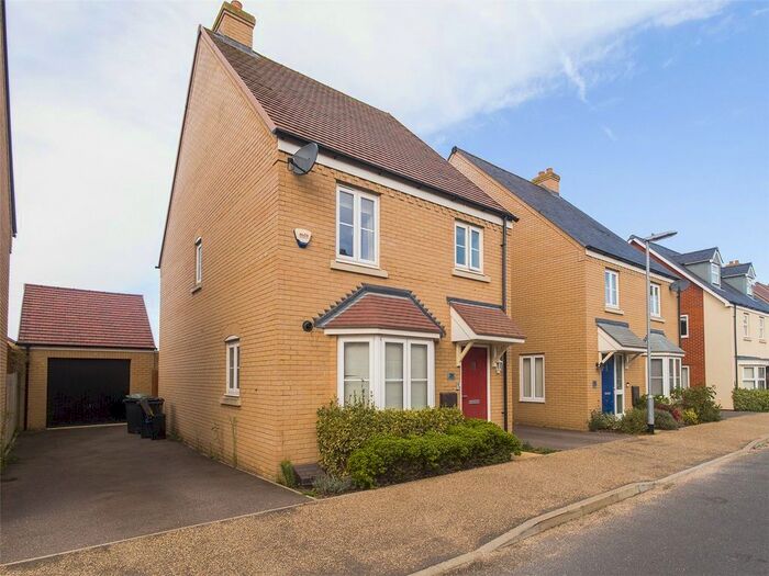 3 Bedroom Detached House To Rent In Rutherford Way, Biggleswade, Bedfordshire, SG18