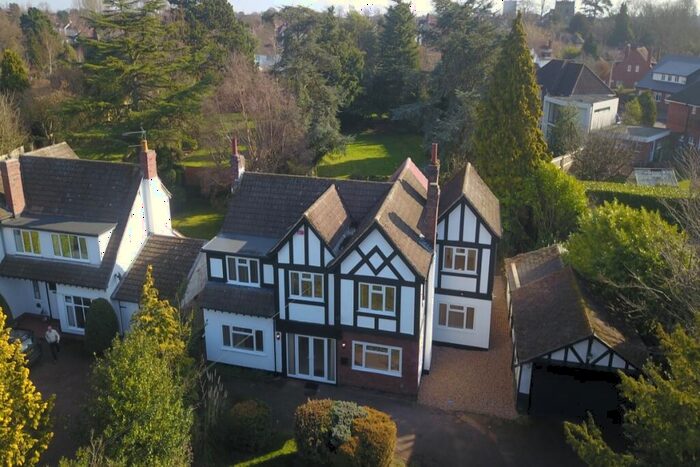 5 Bedroom Detached House To Rent In Lillington Road, Leamington Spa, Warwickshire, CV32