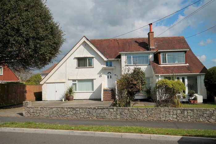 2 Bedroom Flat To Rent In Beach Avenue, Barton On Sea, New Milton, BH25