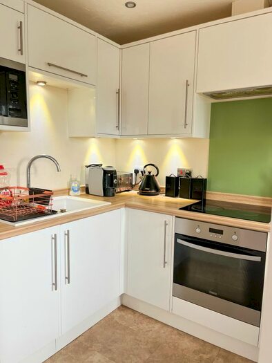 1 Bedroom Flat To Rent In Simmonds Close, Bracknell, RG42