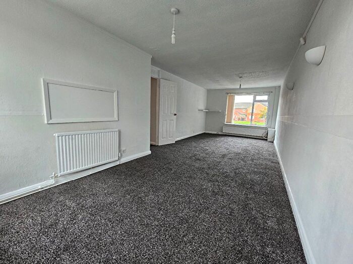 3 Bedroom Flat To Rent In Aston Gardens, Farnworth, Bolton, BL4
