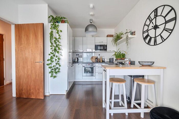 1 Bedroom Property For Sale In St. John's Hill, London, SW11