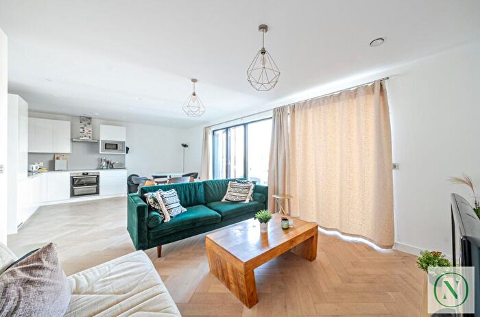 3 Bedroom Apartment For Sale In Bell Foundry Close, Croydon, CR0