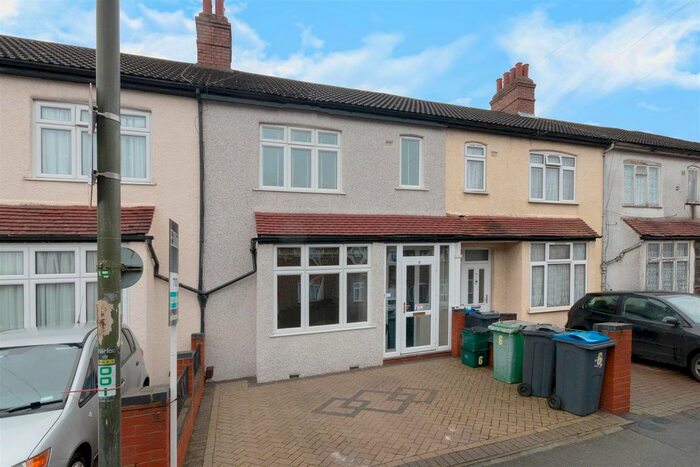 3 Bedroom Property To Rent In Frimley Gardens, Mitcham, CR4