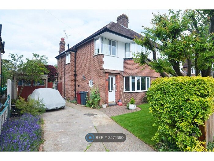 3 Bedroom Semi-Detached House To Rent In Mayfield Drive, Berkshire, RG4