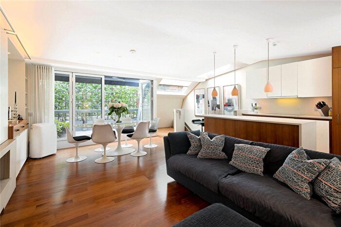 2 Bedroom Terraced House For Sale In Cadogan Lane, London, SW1X