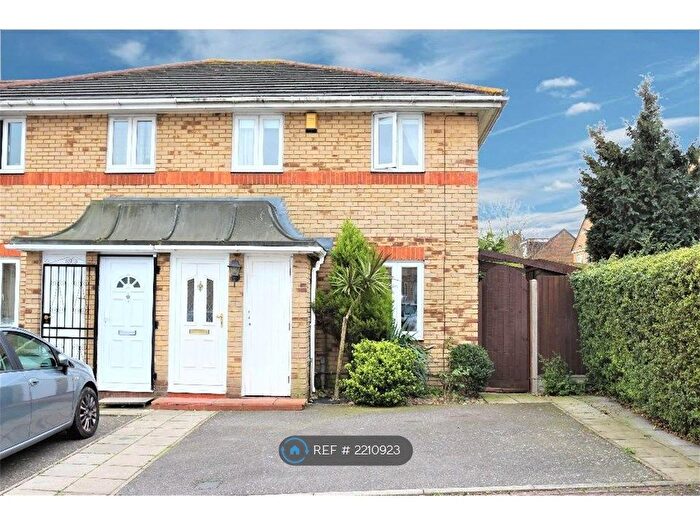 2 Bedroom End Of Terrace House To Rent In Lymington Close, London, E6