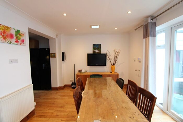 3 Bedroom Flat To Rent In Livingstone Road, Thornton Heath, CR7