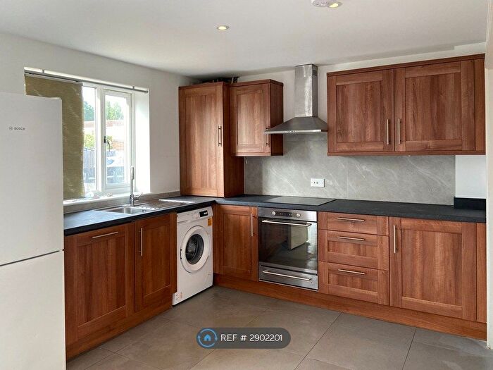 4 Bedroom Semi-Detached House To Rent In Buckingham Road, Milton Keynes, MK3